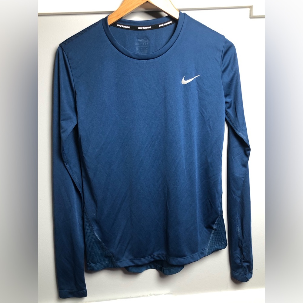 Womens Nike long sleeve dryfit. Size Small. Fits more like a medium.